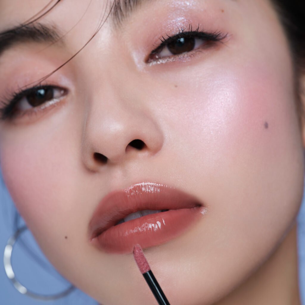 夏季口红怎么选：轻薄持妆与颜色平衡