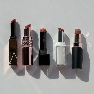 夏季口红怎么选：轻薄持妆与颜色平衡